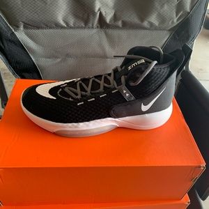 Nike Rize bball shoes